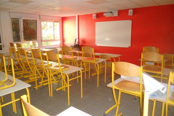  Les travaux de l'été pour le Groupe Colysé à Dijon (21) avec l'aménagement plateau libre en salle de permanence